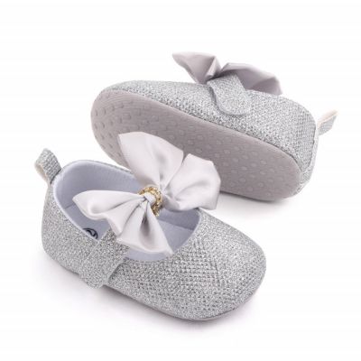 Pantofiori argintii cu strasuri si fundita din satin (marime disponibila: 6-9 luni (marimea 19 incaltaminte)) mbd2677-3-p01.6-9 luni (marimea 19 incaltaminte)