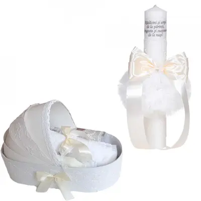 Pachet lumanare botez cu mesaj si trusou botez model landou Unisex Denikos&reg; C1061 cu dantela Ivory lata NKO5739