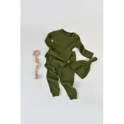 Set 3 piese: body cu maneca lunga, panataloni lungi si caciulita din bumbac organic si modal - Verde, Baby Cosy (Marime: 3-6 Luni) JEMBC-CSYM22512-3