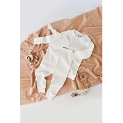 Set 3 piese: bluzita cu maneca lunga, panataloni lungi si caciulita din bumbac organic si modal - Ecru, Baby Cosy (Marime: 3-6 Luni) JEMBC-CSYM21510-3