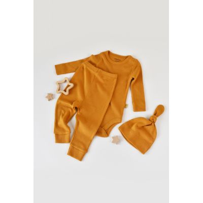 Set 3 piese: body cu maneca lunga, panataloni lungi si caciulita din bumbac organic si modal - Mustar, Baby Cosy (Marime: 3-6 Luni) JEMBC-CSYM22500-3