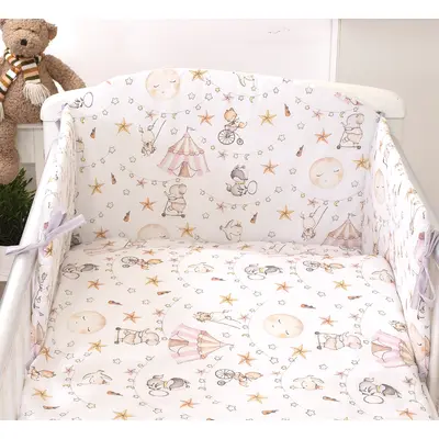 Set Lenjerie Din Bumbac Cu Protectie Laterala Pentru Pat Bebe 120 X 60 Cm, Circ Roz Pjb84775