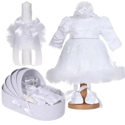 Pachet rochita botez cu volanas 3 piese si trusou botez fete cu lumanare decor dantela alba diafana Denikos&reg; C1150 NKO5911