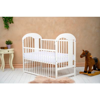 Qmini - Patut din lemn Julia II Elefantel 120x60 cm, Cu laterala culisanta, Din lemn de pin, Stabil si rezistent, Inaltime saltea reglabila pe 3 nivele, Laterala cu 3 bete detasabile, EN716-1, EN716-2, Alb + Saltea 12 cm BYNQMJUL12CM03AL