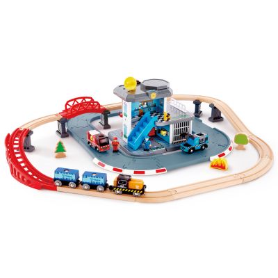 Jucarie din lemn - Set tren si servicii de urgenta (55 piese) TSGE3736A