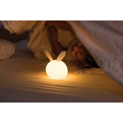 Nattou - Lampa de veghe, Cu senzor care detecteaza plansul bebelusui si calmeaza vizual, Cu 7 culori diferite si 4 intensitati, Durata de iluminare pana la 12h, Incarcare prin cablu USB, Silicon, Fara BPA, Iepuras, 0 luni+, Multicolor BYN879224