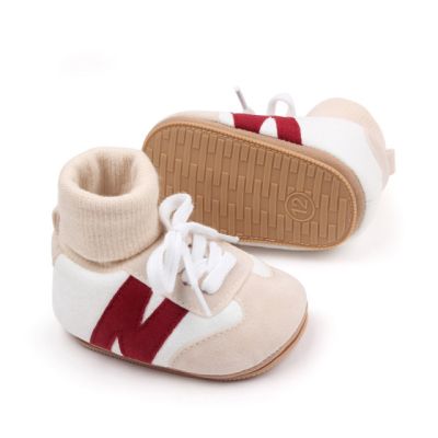 Tenisi albi cu crem cu ciorapel crem (marime disponibila: 3-6 luni (marimea 18 incaltaminte)) mdbxc3070-3-nw12.3-6 luni (marimea 18 incaltaminte)