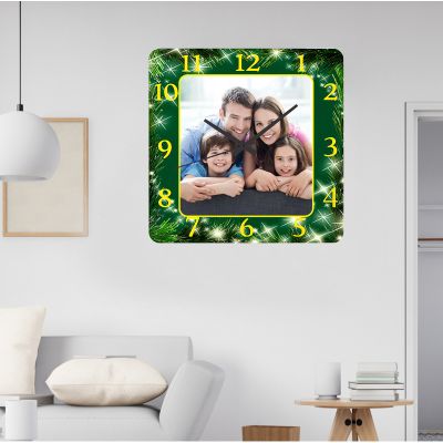 Ceas de perete craciun in familie -verde-48x48 cm-plastic-patrat