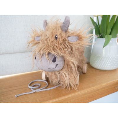 Little Bird Told Me - Hubert Highland Cow Pull Along Toy Cu Roti Detasabile, Pentru Copii Pjblb3102