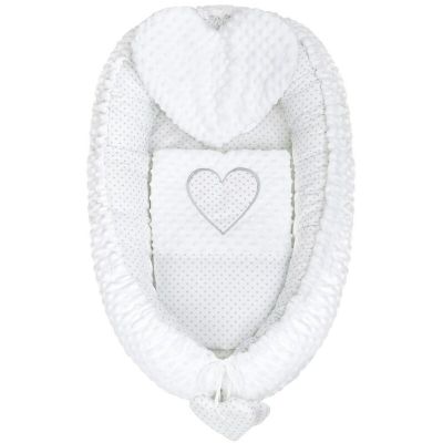 Set 3 piese Luxury, Baby Nest cu doua fete, Cu paturica si pernuta in forma de inima, New Baby, Minky Heart White BYN37140