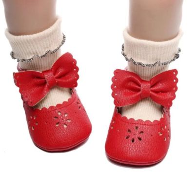 Pantofiori eleganti pentru bebelusi rosii cu fundita si perforatii florale chb147-va14