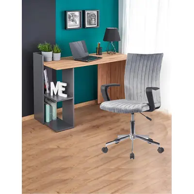 Set birou hm fino, 2 rafturi, pal melaminat, 122x57x85 cm, stejar/gri antracit si scaun copii hm doral, tapiterie stofa tip catifea, baza cromata, cu brate, 90 kg, gri inchis drm10349