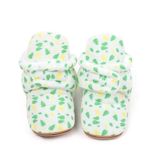 Cizmulite albe cu imprimeu verde si galben chbmb4195-2-ci2