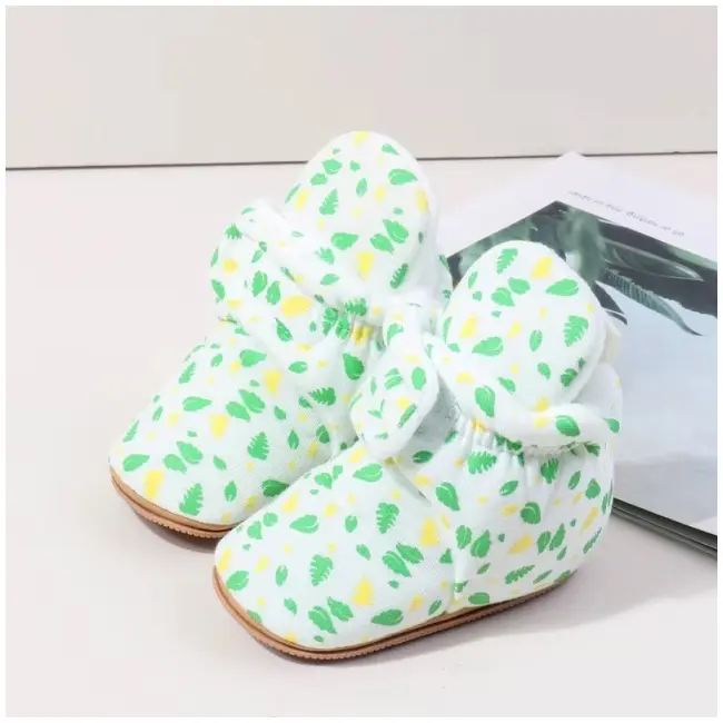 Cizmulite albe cu imprimeu verde si galben chbmb4195-2-ci2