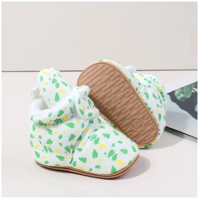 Cizmulite albe cu imprimeu verde si galben chbmb4195-2-ci2