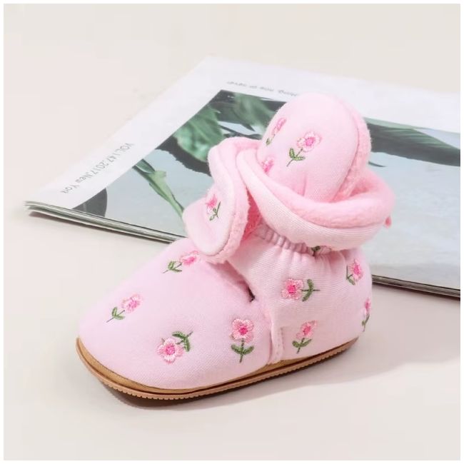 Cizmulite pentru bebelusi, roz, cu broderie florala si interior captusit moale mbbmb4197-1-ci3