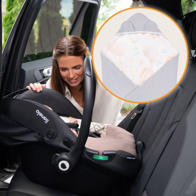 Paturica de infasat, Lionelo, Pentru scoica auto, carucior si landou, Cu multiple utilizari, Cu inchidere arici velcro, Dimensiune 90x90 cm, Din bumbac, TOG 2.5, 12-18 luni, Albastru BYNLO-TRAVEL_SWADDLE_BLANKET_GREY_BALLOON
