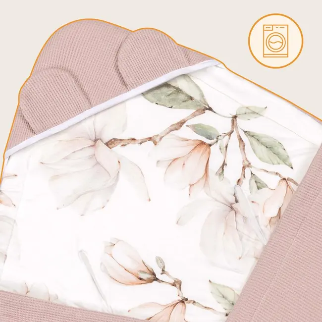 Paturica de infasat, Lionelo, Pentru scoica auto, carucior si landou, Cu multiple utilizari, Cu inchidere arici velcro, Dimensiune 90x90 cm, Din bumbac, TOG 2.5, 12-18 luni, Bej BYNLO-TRAVEL_SWADDLE_BLANKET_BEIGE_MAGNOLIA