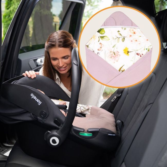 Paturica de infasat, Lionelo, Pentru scoica auto, carucior si landou, Cu multiple utilizari, Cu inchidere arici velcro, Dimensiune 90x90 cm, Din bumbac, TOG 2.5, 12-18 luni, Roz BYNLO-TRAVEL_SWADDLE_BLANKET_PINK_FLOWER
