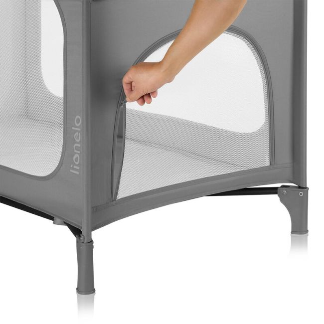 Patut pliant, Lionelo, Jasmin Easy Fold, Pana la 15 kg, Usor de pliat, Cu doua nivele, Cu saltea ergonomica T25, Cu intrare laterala cu fermoar, 2 roti cu frana, 120 x 60 cm, Conform cu EN 716, 0-36 luni, Gri BYNLO-JASMIN_EASY_FOLD_GREY_STONE