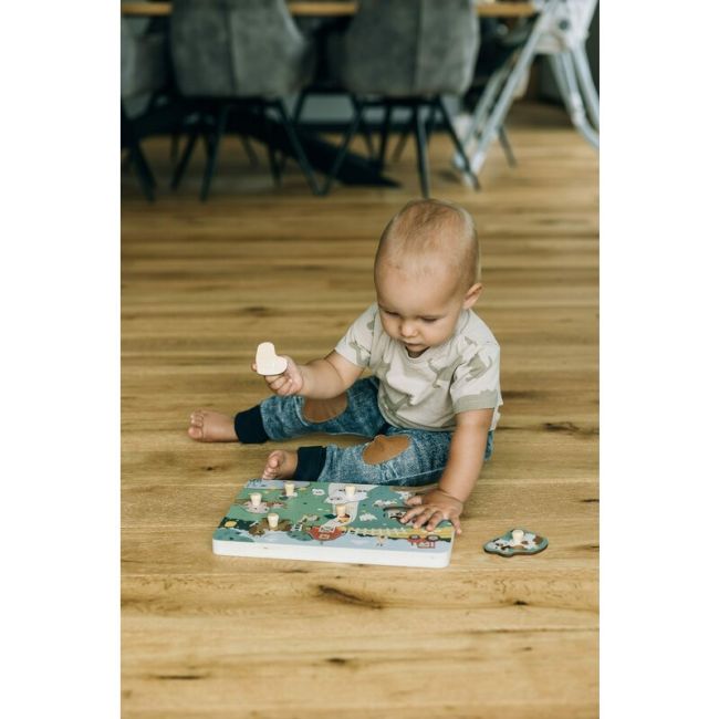 Puzzle din lemn, Free2Play, Cu animalute de la ferma, Cu sunete, Cu maner, Stimuleaza simturile, invatarea prin joc si imaginatia, 29,8 x 21,2 x 3,8 cm, Farm BYN85079