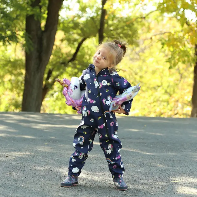 Salopeta impermeabila pentru copii Kidscare, cu protectie la vant si apa cu imprimeu Unicorni Navy - marime 110 SUPKCSI514_UnicorniNavi_110