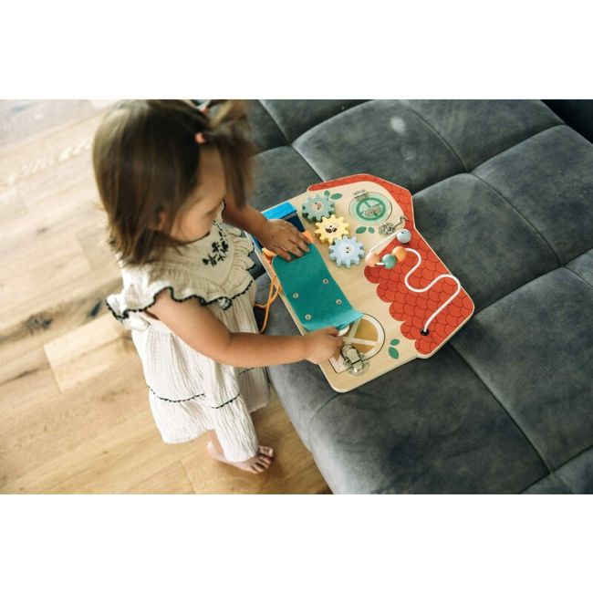 Tablita cu activitati, Free2Play, Din lemn, Cu elemente interactive, Dezvolta coordonarea mana-ochi, 40x30x6,5 cm, 18 luni+, Multicolor BYN85116