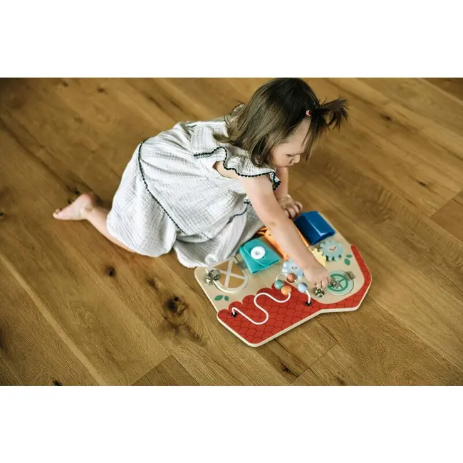 Tablita cu activitati, Free2Play, Din lemn, Cu elemente interactive, Dezvolta coordonarea mana-ochi, 40x30x6,5 cm, 18 luni+, Multicolor BYN85116