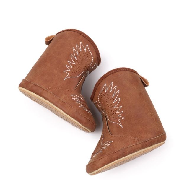 Cizmulite pentru bebelusi, maro, stil cowboy, cu broderie de aripi chbjz4167-1-ci4