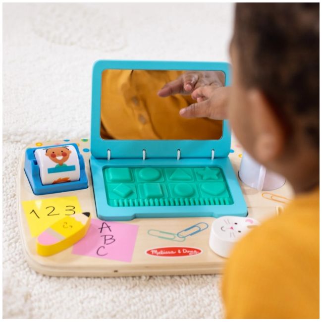 Laptop din lemn de jucarie pentru toddleri md30753