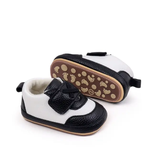 Pantofiori bebelusi alb si negru, cu talpa antiderapanta si design elegant chbnb4219-2-va7