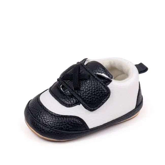 Pantofiori bebelusi alb si negru, cu talpa antiderapanta si design elegant chbnb4219-2-va7