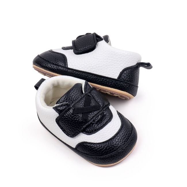 Pantofiori bebelusi alb si negru, cu talpa antiderapanta si design elegant chbnb4219-2-va7