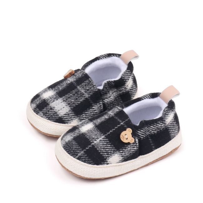 Pantofiori bebelusi carouri alb-negru, cu detaliu ursulet chbbw4208-2-va7
