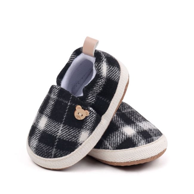 Pantofiori bebelusi carouri alb-negru, cu detaliu ursulet chbbw4208-2-va7