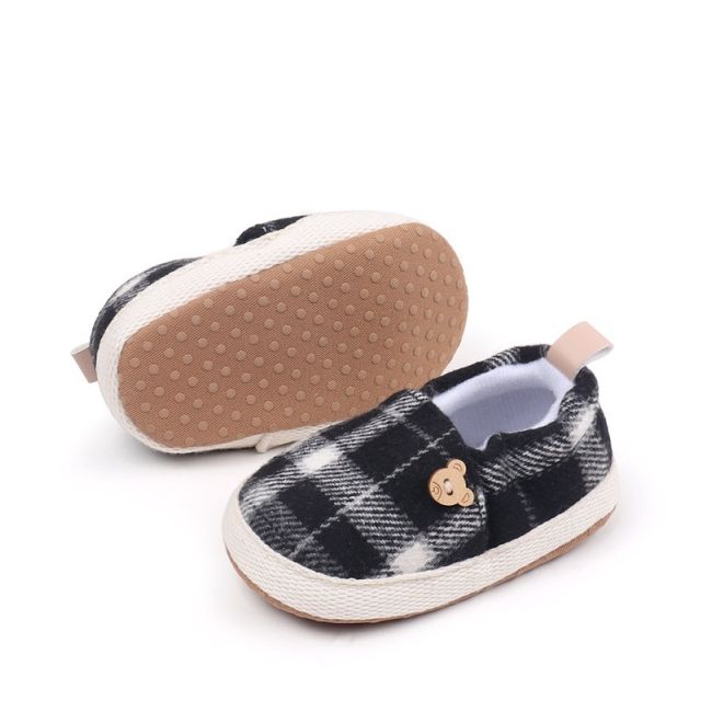 Pantofiori bebelusi carouri alb-negru, cu detaliu ursulet chbbw4208-2-va7