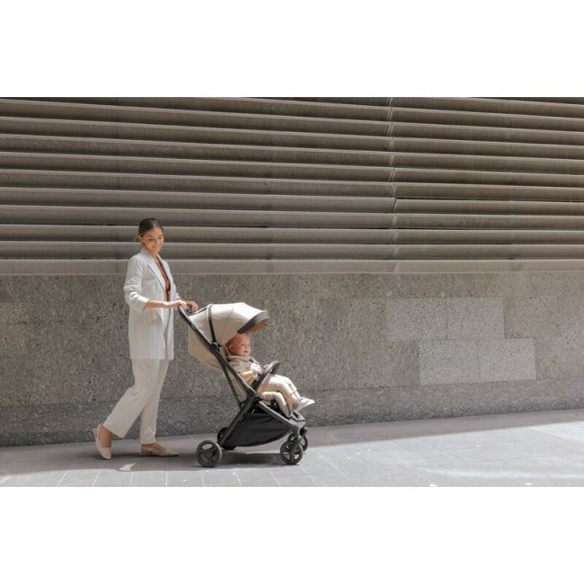 Carucior sport, Jane, Clap, Sistem compact de pliere care permite transportul caruciorului la bordul aeronavei, Cadru din aluminium, De la nastere pana la 26Kg, Conform cu standardul european EN 1888-2:2018+A1:2023, Coal BYN8420421091289