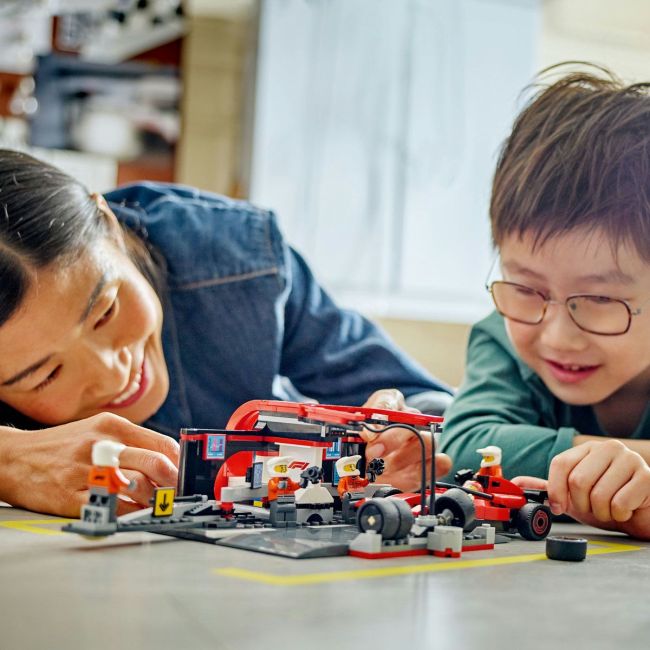 LEGO CITY BOXA SI MECANICI F1 CU MASINA FERRARI 60443 VIVLEGO60443
