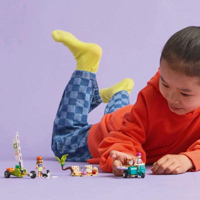LEGO FRIENDS AVENTURI CU CATEI LA SURFING SI PE SCUTER 42641 VIVLEGO42641