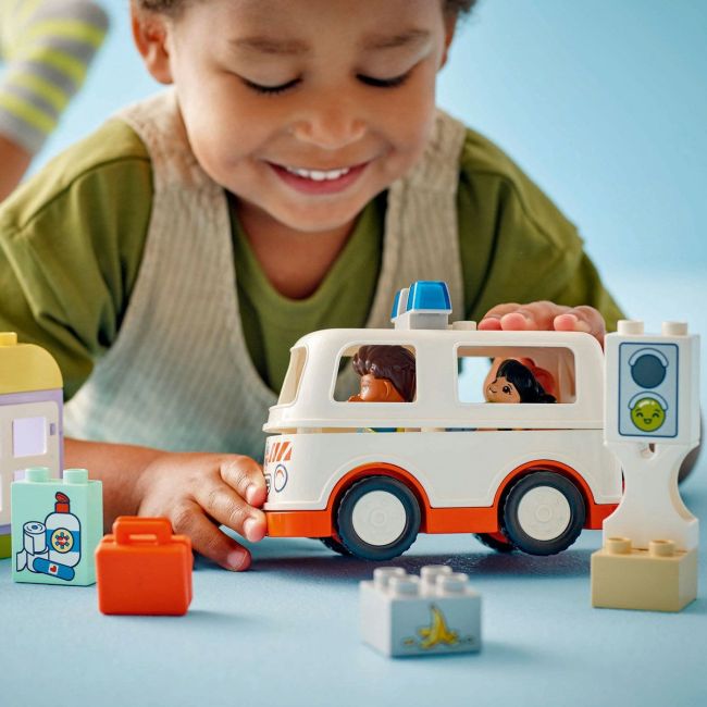 LEGO DUPLO AMBULANTA SI SOFER 10447 VIVLEGO10447