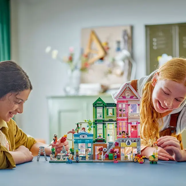 LEGO FRIENDS APARTAMENTE SI MAGAZINE &Icirc;N ORASUL HEARTLAKE 42670 VIVLEGO42670