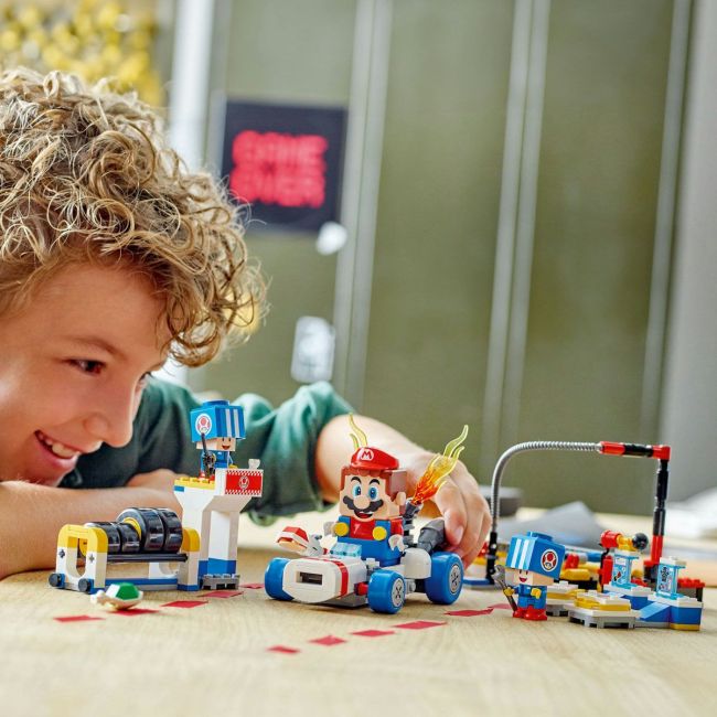 LEGO SUPER MARIO MARIO KART GARAJUL LUI TOAD 72035 VIVLEGO72035