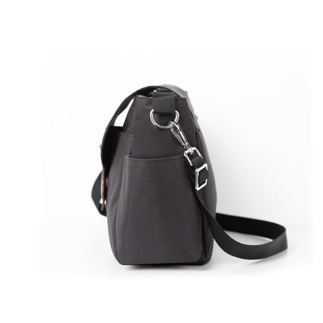 Geanta pentru scutece si organizator carucior, Petite&Mars, Sara, 2 in 1, Cu 7 buzunare, 1 buzunar cu izolatie termica, Dimensiune compacta, 40x23x10 cm, Negru/Maro BYN200305