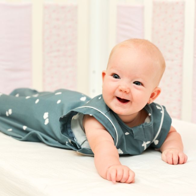 Sac de dormit Swaddle First Sleep Cloudy Dreams, faza 2, pentru bebelusi 3-6 luni, tog 0.5, 74 cm, 0.5 tog KDEFS2CD00