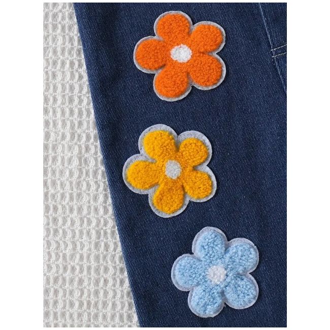 Set salopeta din blugi pentru fetite cu bluzita alba si floricele aplicate mdtu22-r2