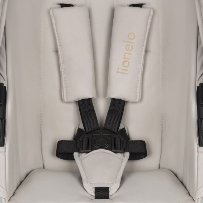 Carucior 2 in 1, Lionelo, Amber Plus, Cadru aluminiu, Cu landou intarit si salteluta moale, Reversibil, Maner ajustabil, Cu accesorii, Cu ventilatie panoramica 3D, Pana la 22 kg, EN1888-1, EN1888-2, EN1466, Bej BYNLO-AMBER_PLUS_2IN1_BEIGE_SAND