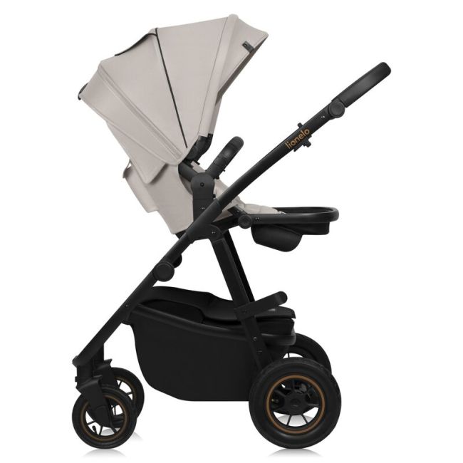 Carucior 2 in 1, Lionelo, Amber Plus, Cadru aluminiu, Cu landou intarit si salteluta moale, Reversibil, Maner ajustabil, Cu accesorii, Cu ventilatie panoramica 3D, Pana la 22 kg, EN1888-1, EN1888-2, EN1466, Bej BYNLO-AMBER_PLUS_2IN1_BEIGE_SAND