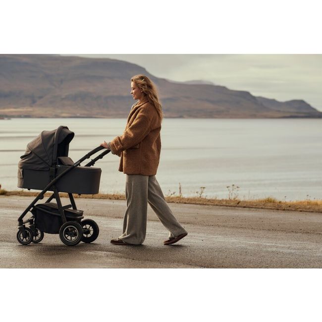 Carucior 2 in 1, Lionelo, Amber Plus, Cadru aluminiu, Cu landou intarit si salteluta moale, Reversibil, Maner ajustabil, Cu accesorii, Cu ventilatie panoramica 3D, Pana la 22 kg, EN1888-1, EN1888-2, EN1466, Bej BYNLO-AMBER_PLUS_2IN1_BEIGE_SAND