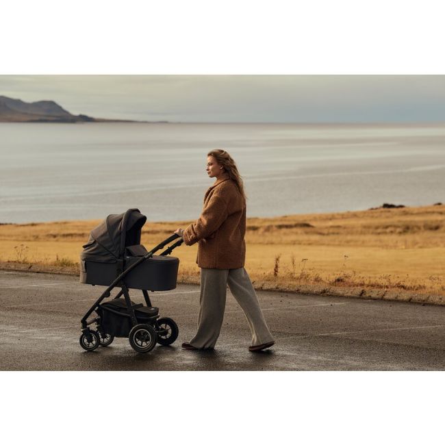 Carucior 2 in 1, Lionelo, Amber Plus, Cadru aluminiu, Cu landou intarit si salteluta moale, Reversibil, Maner ajustabil, Cu accesorii, Cu ventilatie panoramica 3D, Pana la 22 kg, EN1888-1, EN1888-2, EN1466, Bej BYNLO-AMBER_PLUS_2IN1_BEIGE_SAND