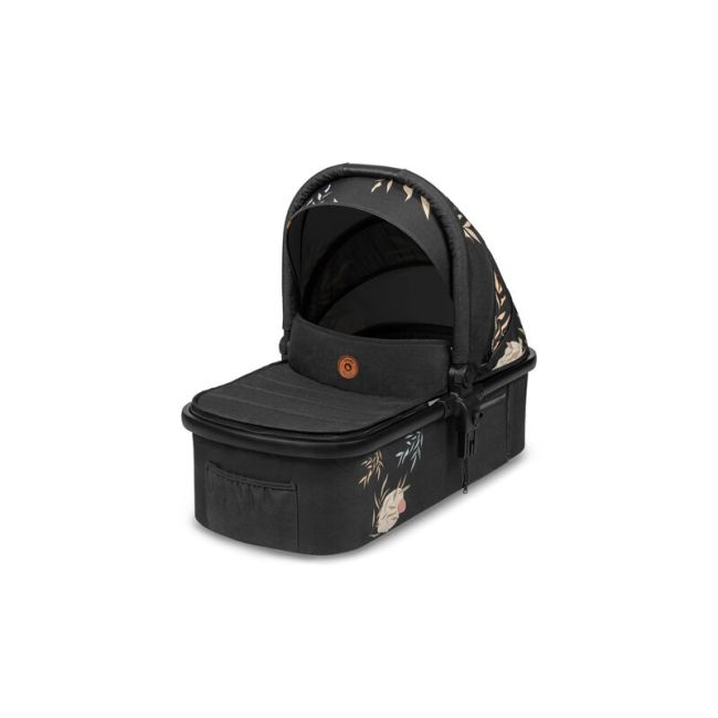 Lionelo - Carucior compact Amber Lovin, 2 in 1, Cadru din aluminiu, Cu landou intarit si salteluta moale, Scoica auto, Reversibil, Maner ajustabil, Huse pentru picioare, Plasa de tantari, Husa de ploaie, Geanta parinti, Pana la 22 kg, Negru BYNLO-AMBER_2I